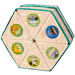 Подарочный набор зеленого крупнолистового чая в шестиугольной бамбуковой упаковке с крышкой, 6 видов по 10 г : 