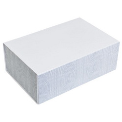 Складная подарочная коробка с "вязанным" орнаментом на боковых гранях, кашированный картон