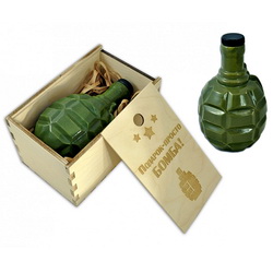 Фарфоровый штоф в виде гранаты в подарочной коробке с гравировкой, фарфор, дерево