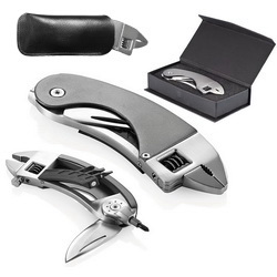 Мультиинструмент из нержавеющей стали: складной нож, разводной ключ, держатель с набором бит (4 насадки), в чехле и подарочной коробке
