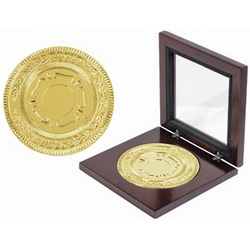 Медаль в подарочной коробке, металл, дерево, стекло