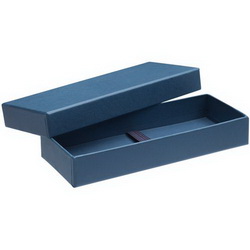 Подарочная коробка из картона, кашированного гладкой дизайнерской бумагой снаружи и внутри