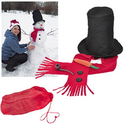 Набор для лепки снеговика в сумке: флисовый шарф, фетровая шляпа, 2 пуговицы, нос-морковка и пластиковая трубка.
