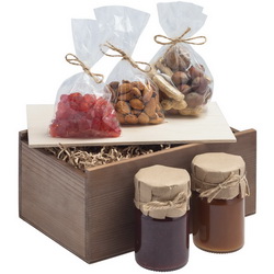 Подарочный набор "Мечта гурмана" в деревянной коробке: мед 165мл, варенье 165мл, миндаль 70 г, цукаты из вишни 70г, ореховая смесь 70г