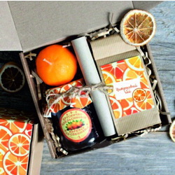 Подарочный набор "Апельсин": чай 50 г, свеча в форме мандарина, крем-мёд или варенье, 200 г, сушеный апельсин, поздравительный свиток