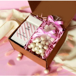 Подарочный набор "Сладкие радости": миндаль в жемчужной глазури в шоколаде, 100 г, арахис в сахарной обсыпке, 100 г, чай фруктовый 30 г