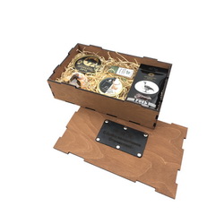 Подарочный набор "Мужская сила" в деревянной коробке : тушеное мясо кабана, марала, мясо вяленое гуся или медведя, праздничный напиток, 50 мл, мёд, 100 мл